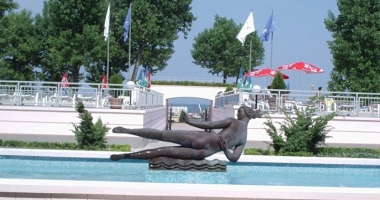 Din beciurile Biobazei, la lumina soarelui! Vechile statui din Mamaia, readuse la viață - 14