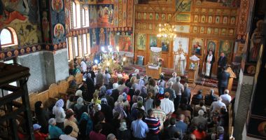 Stire din Social : Credincioșii cer redeschiderea bisericilor. "Prin răbdarea voastră, vă veți câștiga sufletele voastre"