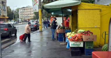 Stire din Social : Bazarul de la colț de stradă. Constanța și civilizația - baba și mitraliera