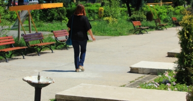 Țâșnitorile de pe străzi și din parcuri lipsesc cu desăvârșire ori sunt oprite, vechi și ruginite - 2