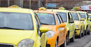 Stire din Eveniment : Taximetrist tăiat la gât de un client, pentru o tabletă! Agresorul a fost găsit sub o mașină