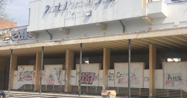 Stire din Social : Chiar vrea cineva să renoveze Teatrul de Vară Mamaia? "Așteptăm să primim fonduri nerambursabile!"