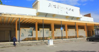 Grădinile de vară din Constanța și Mamaia  zac în mizerie. În alte stațiuni sunt promovate - 6