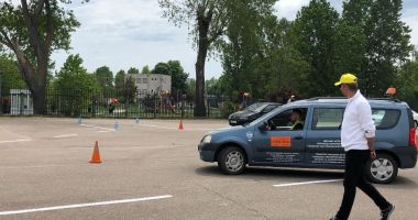 "Îndemânatic da, teribilist nu!". Tinerii posesori de permis auto, îndemnați să își arate priceperea pe șosea și nu pofta de viteză - 4