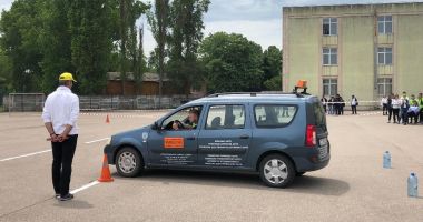 Stire din Eveniment : "Îndemânatic da, teribilist nu!". Tinerii posesori de permis auto, îndemnați să își arate priceperea pe șosea și nu pofta de viteză
