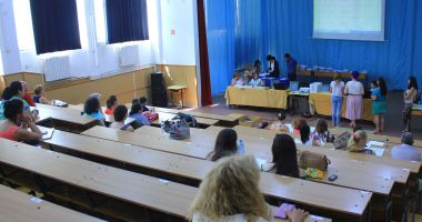 Stire din Cultură-Educație : Vai de educația copiilor noștri! Profesori de nota 3, la catedră