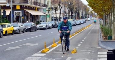 Bulevardul Tomis, o reabilitare eșuată? Trotuare cu terase și mașini, treceri de pietoni desființate. "Tomisul trebuia să fie pietonal" - 2