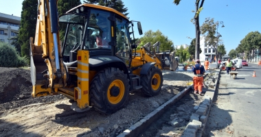 Bulevardul Tomis, o reabilitare eșuată? Trotuare cu terase și mașini, treceri de pietoni desființate. "Tomisul trebuia să fie pietonal" - 13