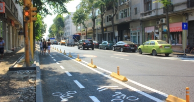 Bulevardul Tomis, o reabilitare eșuată? Trotuare cu terase și mașini, treceri de pietoni desființate. "Tomisul trebuia să fie pietonal" - 7