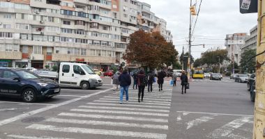 Stire din Eveniment : Necazuri în traficul din Constanța: „Facem curse contra cronometru pe trecerile de pietoni!”