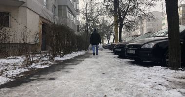 Coșmarul pietonilor. Trotuarele, acoperite cu gheață, Poliția nu a dat nicio amendă - 3