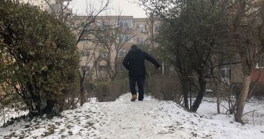 Coșmarul pietonilor. Trotuarele, acoperite cu gheață, Poliția nu a dat nicio amendă - 4