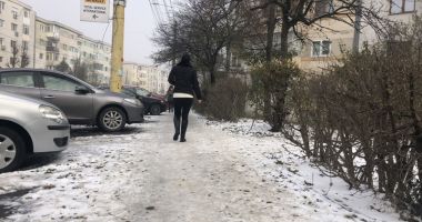 Coșmarul pietonilor. Trotuarele, acoperite cu gheață, Poliția nu a dat nicio amendă - 2