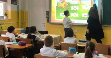 Stire din Cultură-Educație : "Un ghiozdan relaxat". Elevii din Techirghiol au scăpat de kilogramele de cărți din spinare