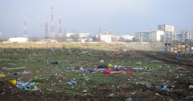 Stire din Social : Dacă Armata ar ceda terenul… Parcul Soveja, în loc de mizerii, betoane și sârmă ghimpată!