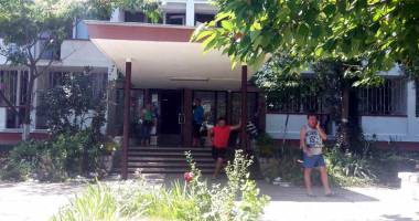 Stire din Social : Vacanță cu peripeții la Eforie Nord. Zeci de turiști, lăsați fără camere la hotel