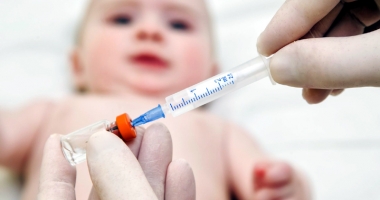 Stire din Social : Vaccinarea obligatorie: o afacere de milioane de euro sau o problemă de sănătate națională?