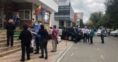 Vârstnicii constănţeni, greu de convins să stea la distanţă şi să poarte corect masca de protecţie - 4