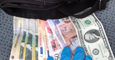 Stire din Eveniment : Vindeau droguri adolescenților din Constanța. Grupare infracțională, destructurată de polițiști