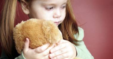 Stire din Social : Unde dă mama, crește! De ce își bat constănțenii copiii