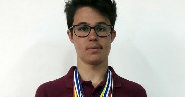 Stire din Cultură-Educație : "Mănâncă" matematică pe pâine. Aur la Balcaniada de juniori