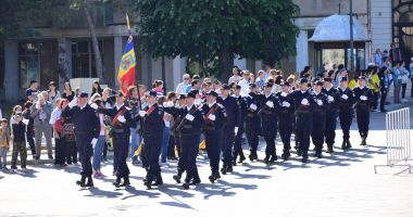 Stire din Social : Paradă impresionantă, pe străzile din municipiu, de Ziua Constanței