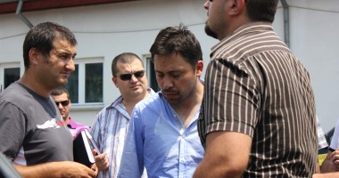 A vrut să-și recupereze o datorie sub amenințarea pistolului (GALERIE FOTO) - 2