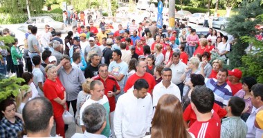 Stire din Social : Peste 200 de voluntari s-au alăturat primarului Ovidiu Brăiloiu pentru a face curățenie în Eforie
