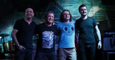 Stire din Cultură-Educație :  CUGET LIBER te invită să câștigi CINCI invitaţii duble, la concertul PLATONIC BAND