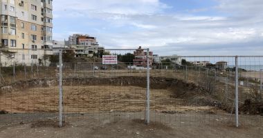 Construcţie fantomă, pe malul mării, în Faleză Nord - 2