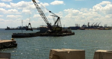 Stire din Economie : Au început lucrările de extindere a danei de gabare din Portul Constanța