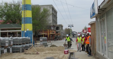 Stire din Eveniment : FPTS: "Încetați cu construcțiile de 1 Mai, românii nu se duc să viziteze șantierele!"