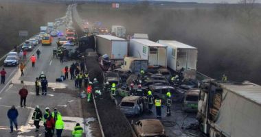 Accident uriaș pe autostrada M1 din Ungaria: zeci de ambulanțe și elicoptere la fața locului! Aproape 40 de mașini implicate