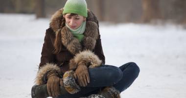 Stire din Sănătate : Aveți grijă cum călcați! A început sezonul fracturilor