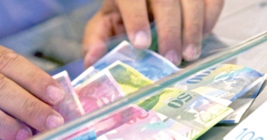 Stire din Economie : Francul a înghițit 3 bani