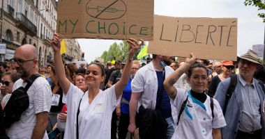 Stire din Actualitate : Francezii au protestat împotriva vaccinării şi certificatelor COVID-19