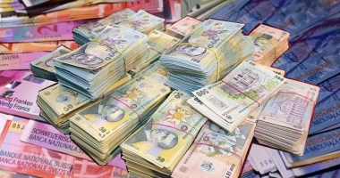 Francul s-a apreciat cu 0,10% în lupta cu leul