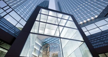 Stire din Actualitate : Bombă descoperită la sediul Deutsche Bank  din Frankfurt