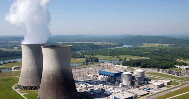 Stire din Actualitate : Franța se angajează să închidă până la 17 reactoare nucleare înainte de 2025