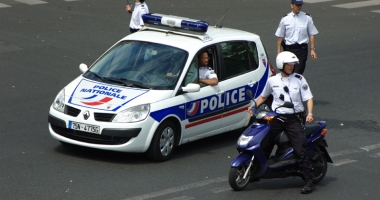 Stire din Actualitate : Franța: Polițiștii au dejucat planul ce viza atacuri împotriva unor politicieni