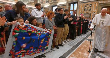 Stire din Actualitate : Papa Francisc vorbește tinerilor despre avort și pornografie într-un documentar lansat recent