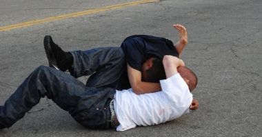 Stire din Eveniment : Incident cutremurător: și-a bătut fără milă propriul frate, după o ceartă. Victima a murit în spital