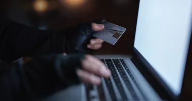 Stire din Eveniment : Țeapă uriașă cu „cazări fantomă”. Sute de români păcăliți și sume importante de bani dispărute în urma anunțurilor false online