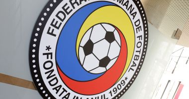 Stire din Sport : COVID-19 întrerupe fotbalul în România