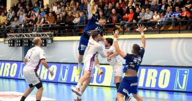 Stire din Sport : FRH limitează infuzia de străini! "M-aș bucura ca jucătorii români să profite de această schimbare"