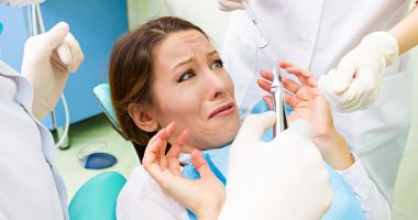 Stire din Sănătate : Anxietatea dentară vă poate pune în pericol sănătatea orală