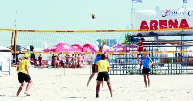 Stire din Sport : Frige nisipul în Mamaia! Start al Campionatelor Naționale de volei pe plajă