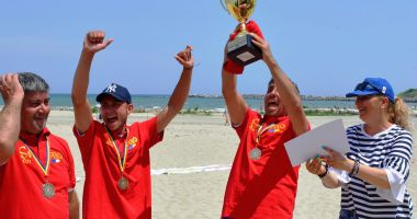 Stire din Sport : Frontiera Tomis Constanţa, campioană naţională şi la oină pe plajă
