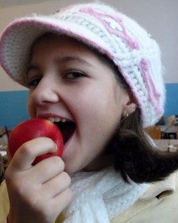 Stire din Cultură-Educație : Și elevii clasei pregătitoare vor primi fructe