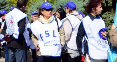 Stire din Cultură-Educație : Sindicatele din învățământ acuză: "Guvernul încalcă prevederile Constituției"